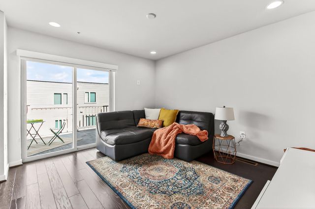 1910 CHAPMAN AVE, Rockville, MD 20852