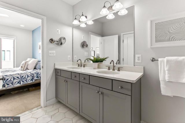 1910 CHAPMAN AVE, Rockville, MD 20852