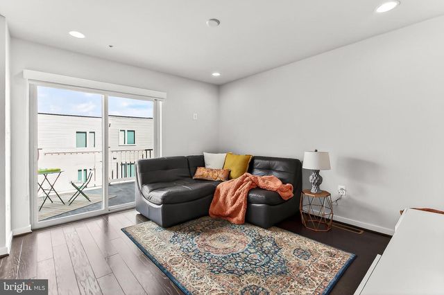 1910 CHAPMAN AVE, Rockville, MD 20852