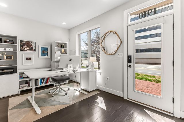 1910 CHAPMAN AVE, Rockville, MD 20852
