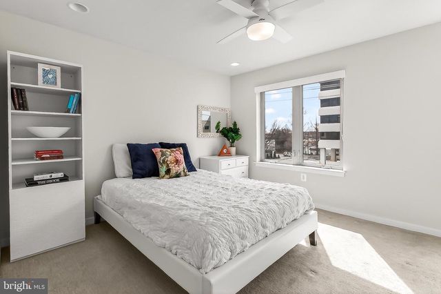 1910 CHAPMAN AVE, Rockville, MD 20852