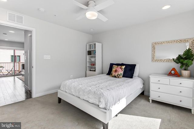 1910 CHAPMAN AVE, Rockville, MD 20852