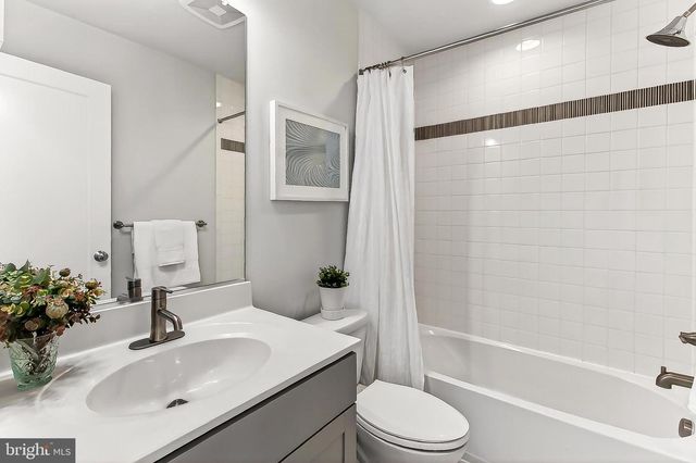 1910 CHAPMAN AVE, Rockville, MD 20852