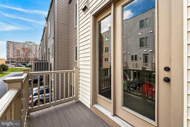 1910 CHAPMAN AVE, Rockville, MD 20852