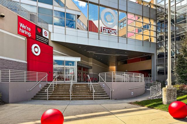 1910 CHAPMAN AVE, Rockville, MD 20852