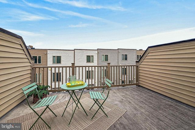 1910 CHAPMAN AVE, Rockville, MD 20852