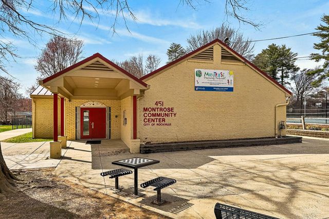 1910 CHAPMAN AVE, Rockville, MD 20852