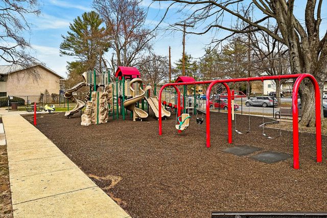 1910 CHAPMAN AVE, Rockville, MD 20852