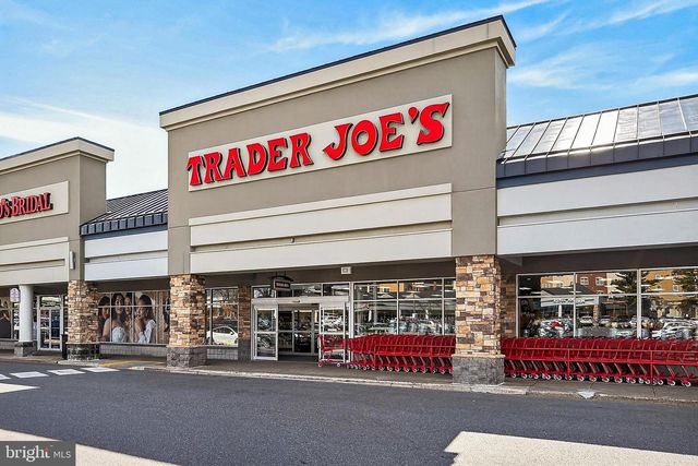 1910 CHAPMAN AVE, Rockville, MD 20852