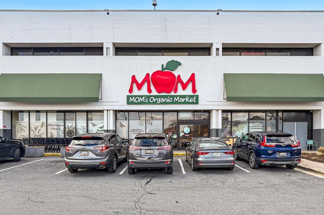 1910 CHAPMAN AVE, Rockville, MD 20852