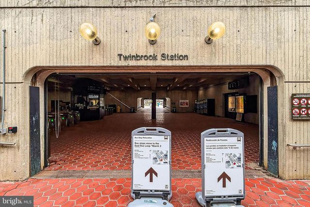 1910 CHAPMAN AVE, Rockville, MD 20852