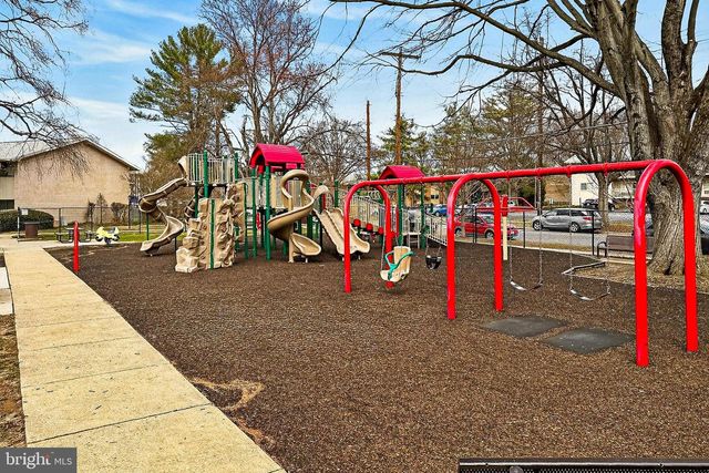 1910 CHAPMAN AVE, Rockville, MD 20852