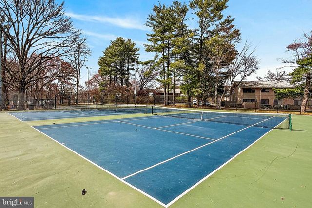 1910 CHAPMAN AVE, Rockville, MD 20852