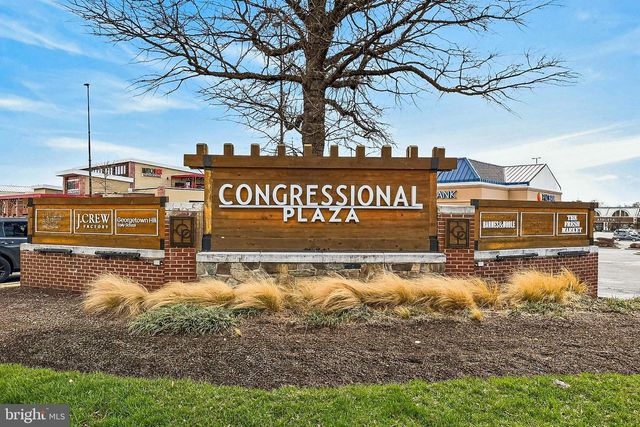 1910 CHAPMAN AVE, Rockville, MD 20852