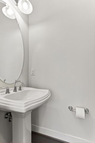 1910 CHAPMAN AVE, Rockville, MD 20852