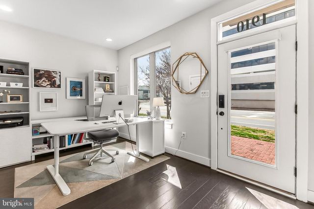 1910 CHAPMAN AVE, Rockville, MD 20852