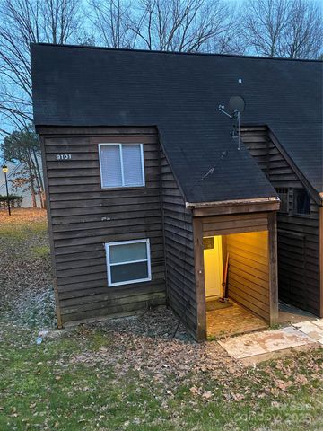 9101 Troon Lane, Charlotte, NC 28214