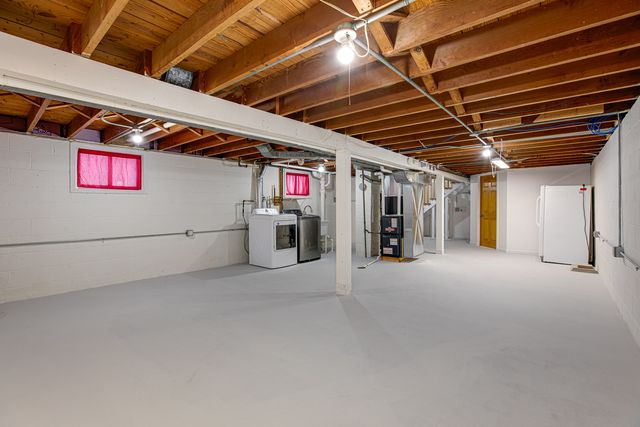 453 Ingalton Avenue, West Chicago, IL 60185