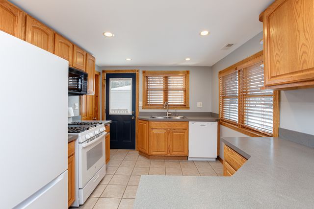 453 Ingalton Avenue, West Chicago, IL 60185