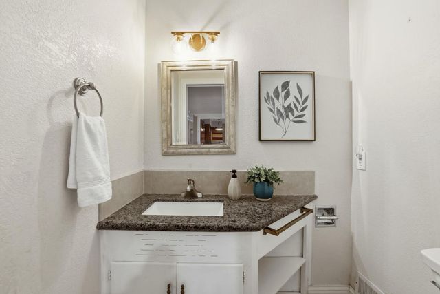 1236 Jacob Ln, Carmichael, CA 95608