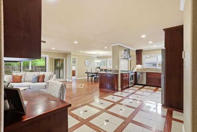 1236 Jacob Ln, Carmichael, CA 95608