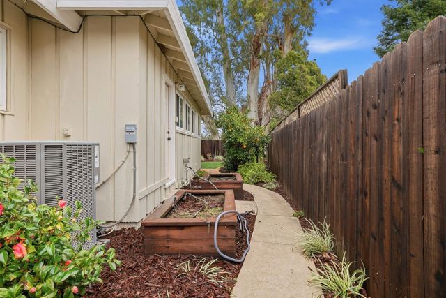 1236 Jacob Ln, Carmichael, CA 95608