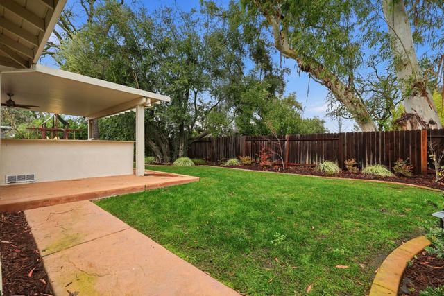 1236 Jacob Ln, Carmichael, CA 95608