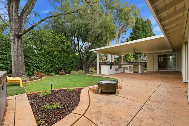 1236 Jacob Ln, Carmichael, CA 95608