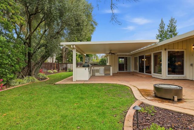 1236 Jacob Ln, Carmichael, CA 95608