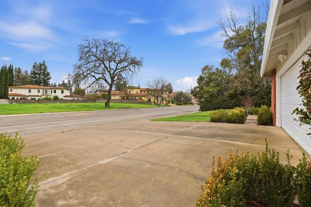 1236 Jacob Ln, Carmichael, CA 95608