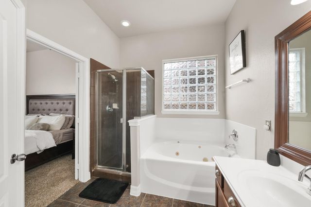 9411 Silver Ridge Drive, Rosharon, TX 77583