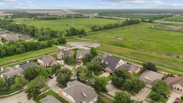 9411 Silver Ridge Drive, Rosharon, TX 77583