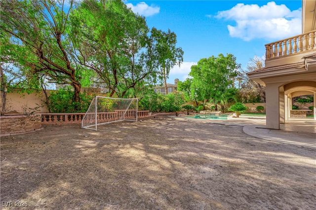 807 Canyon Greens Drive, Las Vegas, NV 89144