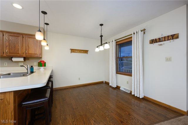 1283 S Azalea Boulevard, Barberton, OH 44203