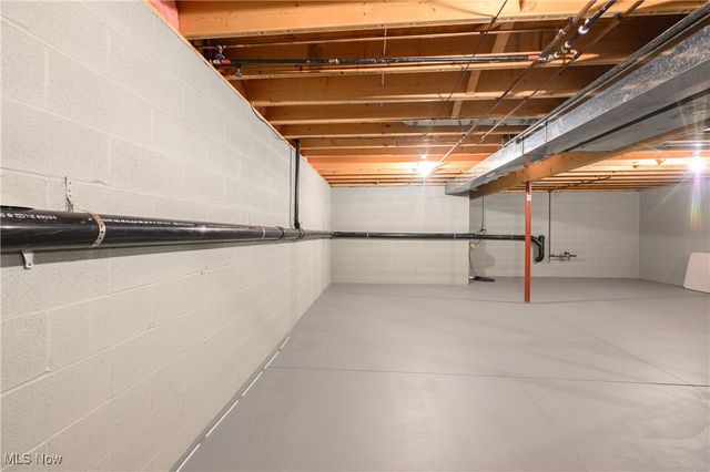 1283 S Azalea Boulevard, Barberton, OH 44203