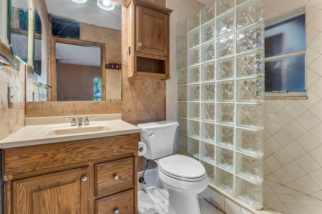 6581 Riparian Rd, Lake Worth, FL 33462