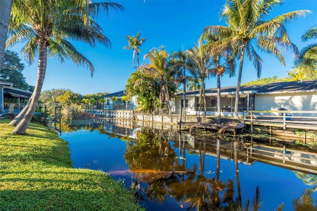 6581 Riparian Rd, Lake Worth, FL 33462