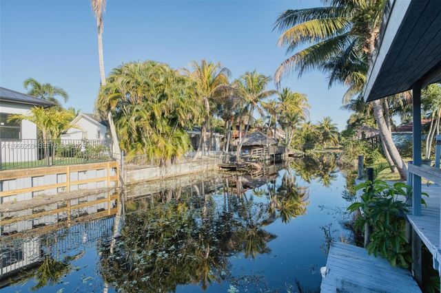 6581 Riparian Rd, Lake Worth, FL 33462