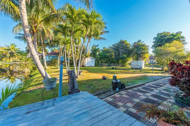 6581 Riparian Rd, Lake Worth, FL 33462