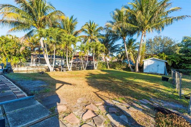 6581 Riparian Rd, Lake Worth, FL 33462