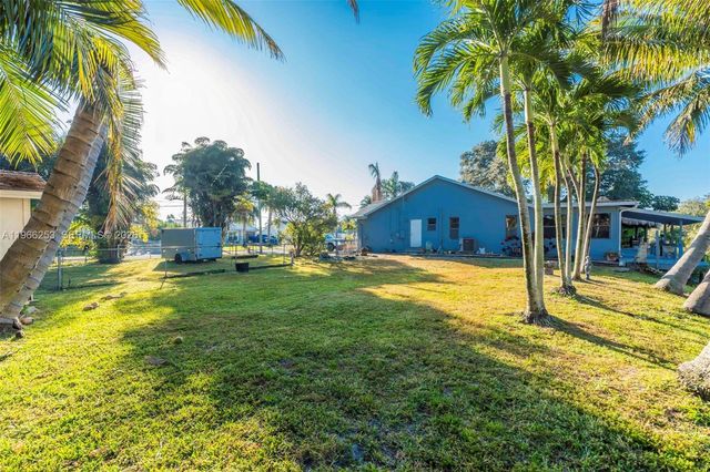 6581 Riparian Rd, Lake Worth, FL 33462