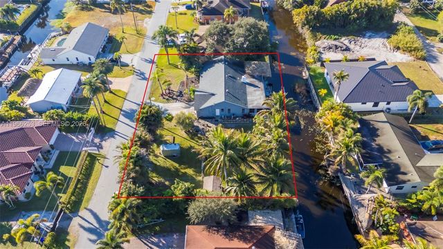 6581 Riparian Rd, Lake Worth, FL 33462