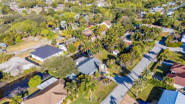 6581 Riparian Rd, Lake Worth, FL 33462