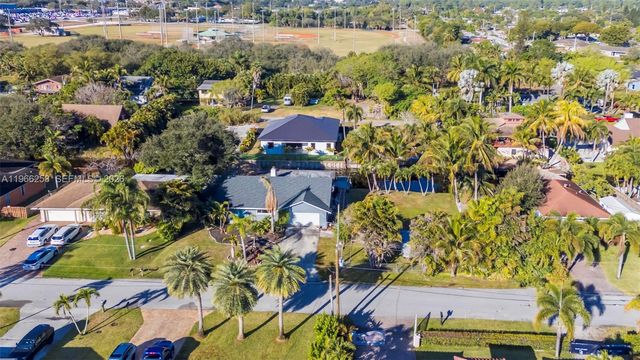 6581 Riparian Rd, Lake Worth, FL 33462