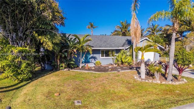 6581 Riparian Rd, Lake Worth, FL 33462