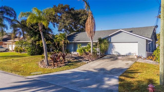 6581 Riparian Rd, Lake Worth, FL 33462