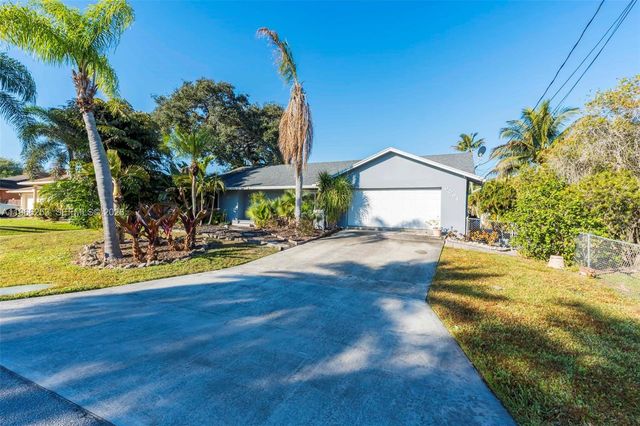 6581 Riparian Rd, Lake Worth, FL 33462