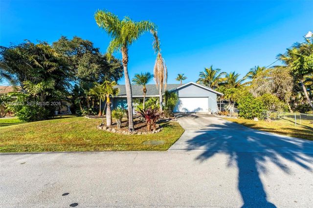 6581 Riparian Rd, Lake Worth, FL 33462