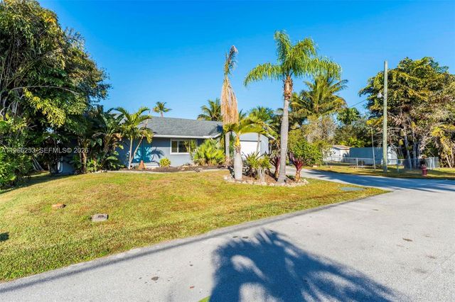 6581 Riparian Rd, Lake Worth, FL 33462