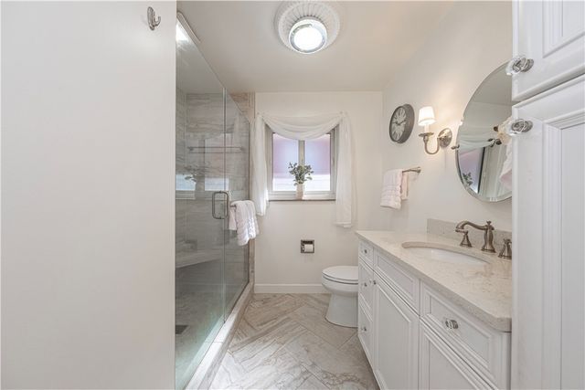 2516 Creekedge Dr, Churchill Boro, PA 15235
